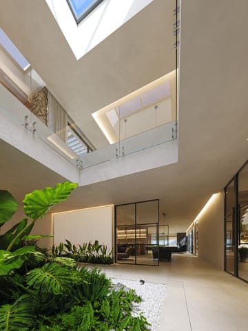 5 bedroom Villa for sale in Marbella with pool garage - € 5,675,000 (Ref: 6643953)