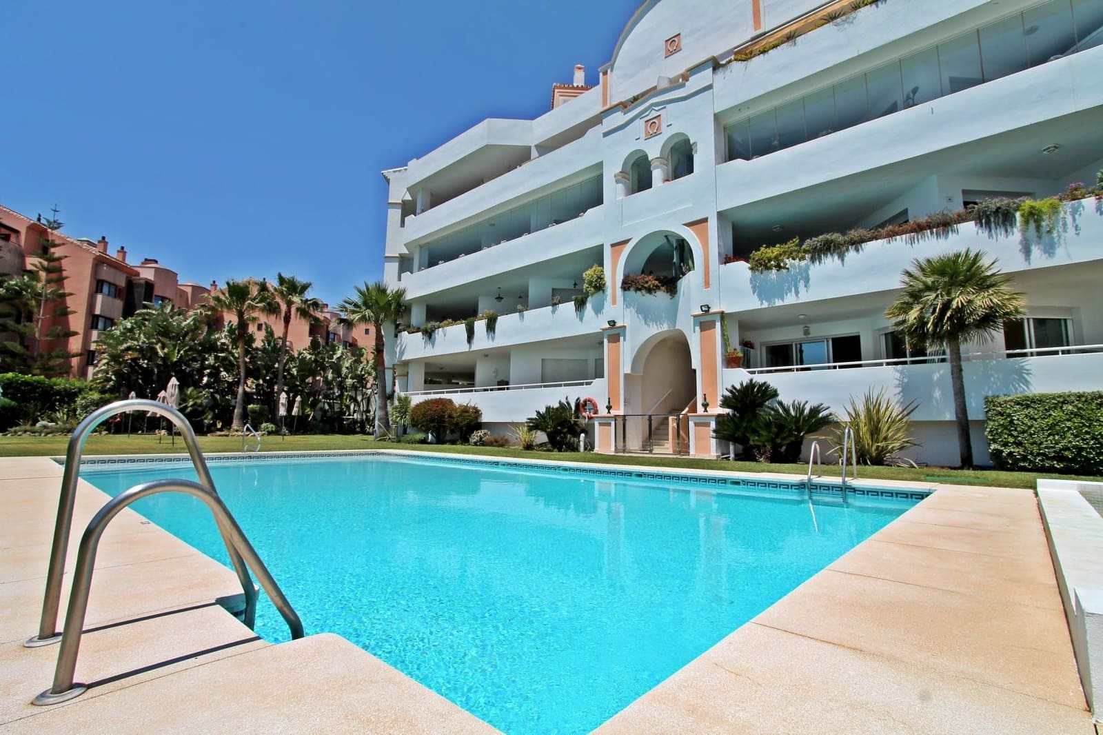 2 bedroom Apartment for sale in Marbella with pool garage - € 1,575,000 (Ref: 6892882)