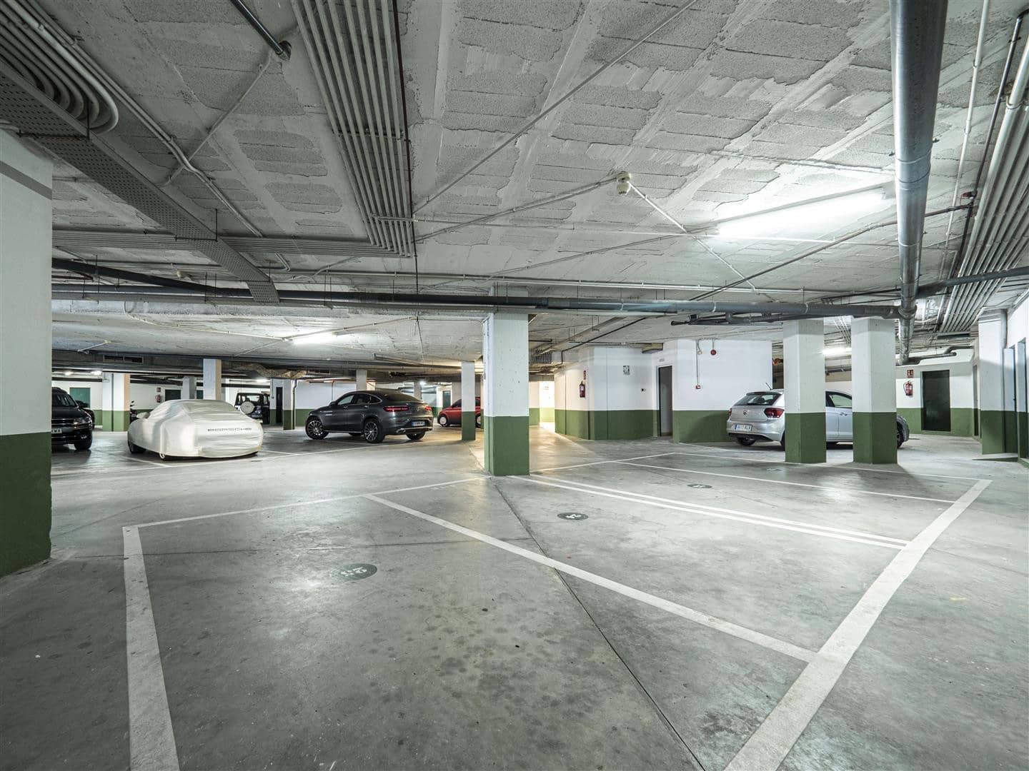 2 bedroom Apartment for sale in Marbella with pool garage - € 1,575,000 (Ref: 6892882)