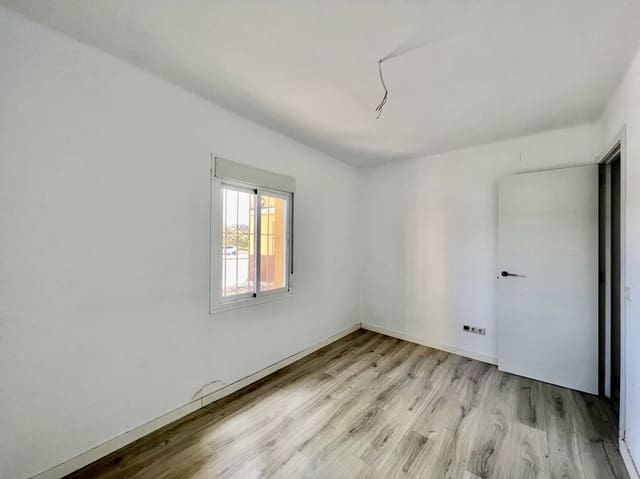 3 sypialnia Apartament na sprzedaż w Dos Hermanas, Miasto Málaga - 119 700 € (Ref: 6897156)