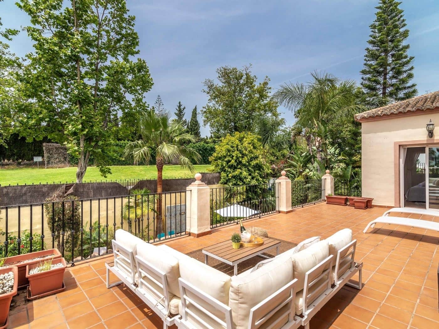 6 sovrum Villa till salu i Guadalmina med pool garage - 1 595 000 € (Ref: 6945839)