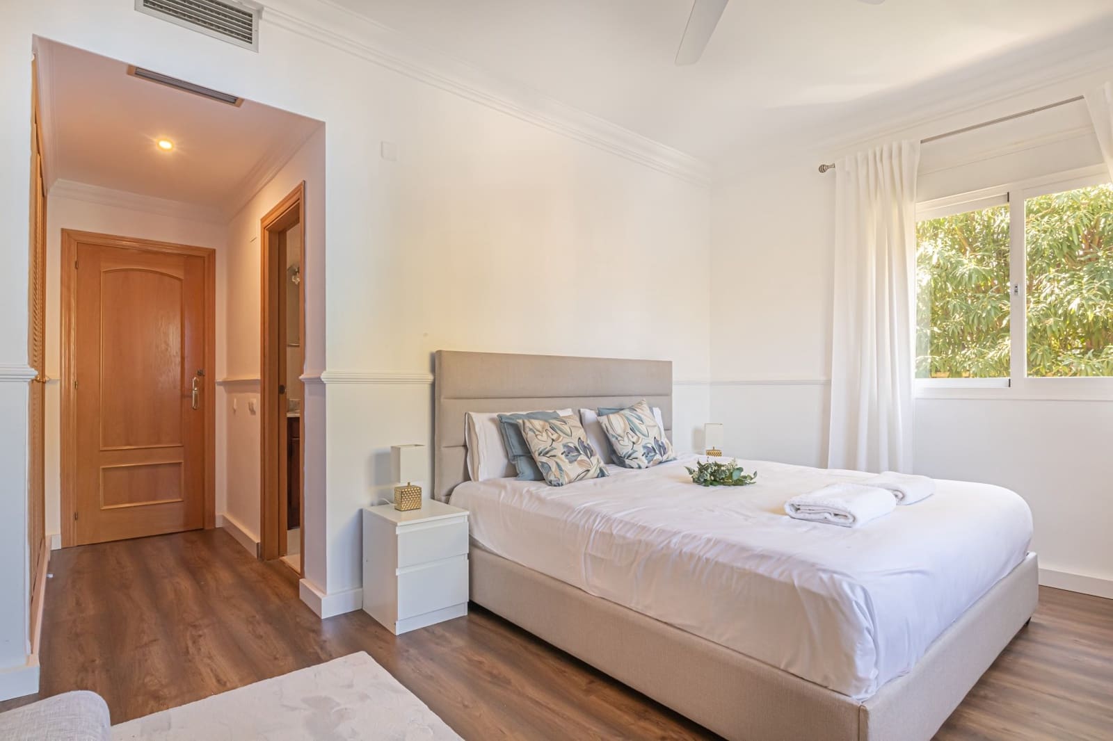 6 sovrum Villa till salu i Guadalmina med pool garage - 1 595 000 € (Ref: 6945839)