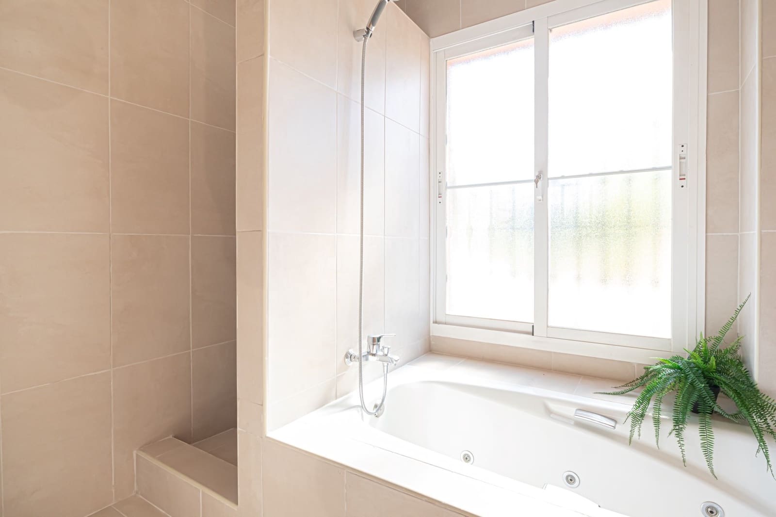 6 sovrum Villa till salu i Guadalmina med pool garage - 1 595 000 € (Ref: 6945839)