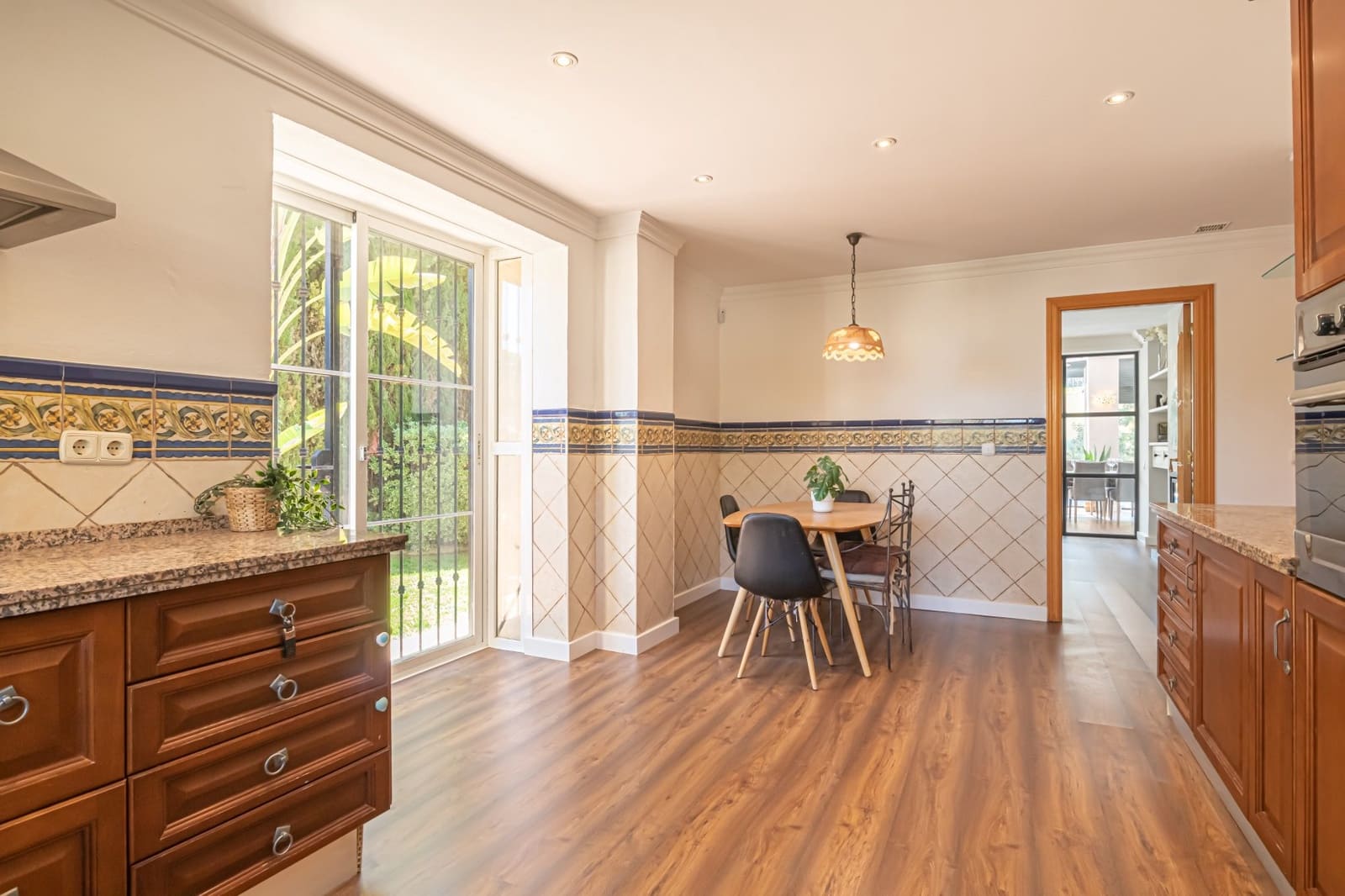 6 sovrum Villa till salu i Guadalmina med pool garage - 1 595 000 € (Ref: 6945839)