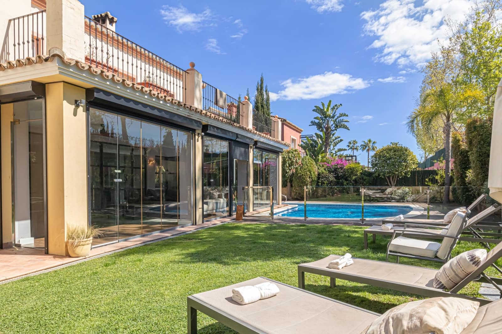 6 sovrum Villa till salu i Guadalmina med pool garage - 1 595 000 € (Ref: 6945839)