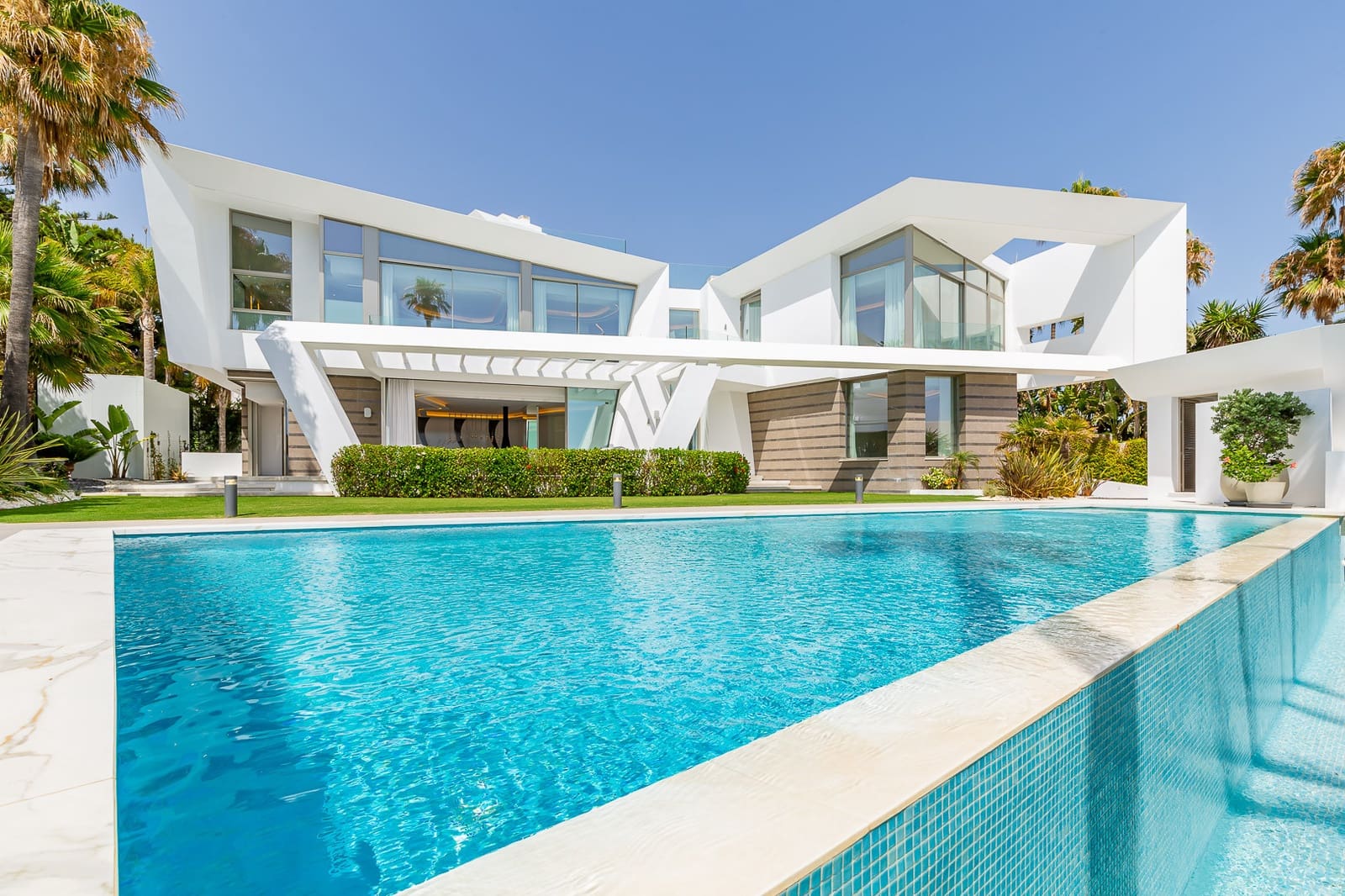 6 Zimmer Villa zu verkaufen in Marbella mit Pool Garage - 12.500.000 € (Ref: 6981907)