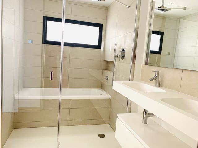 3 bedroom Apartment for sale in Fuengirola with pool garage - € 730,000 (Ref: 6990589)