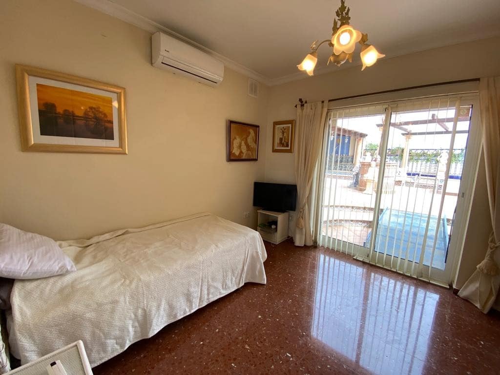 Chalet de 4 habitaciones en Fuengirola en venta con piscina garaje - 599.999 € (Ref: 7130486)
