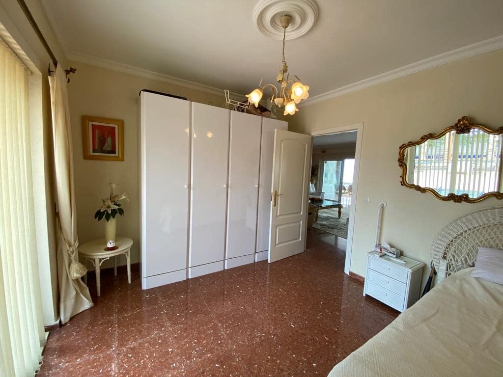 Chalet de 4 habitaciones en Fuengirola en venta con piscina garaje - 599.999 € (Ref: 7130486)