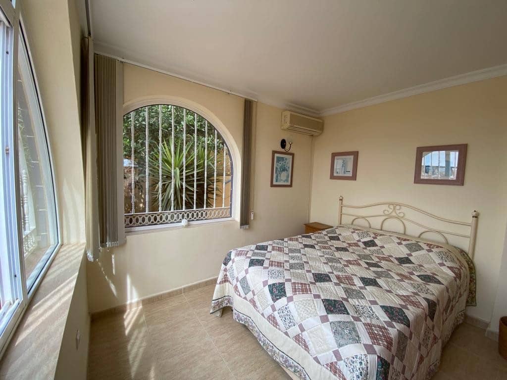 Chalet de 4 habitaciones en Fuengirola en venta con piscina garaje - 599.999 € (Ref: 7130486)