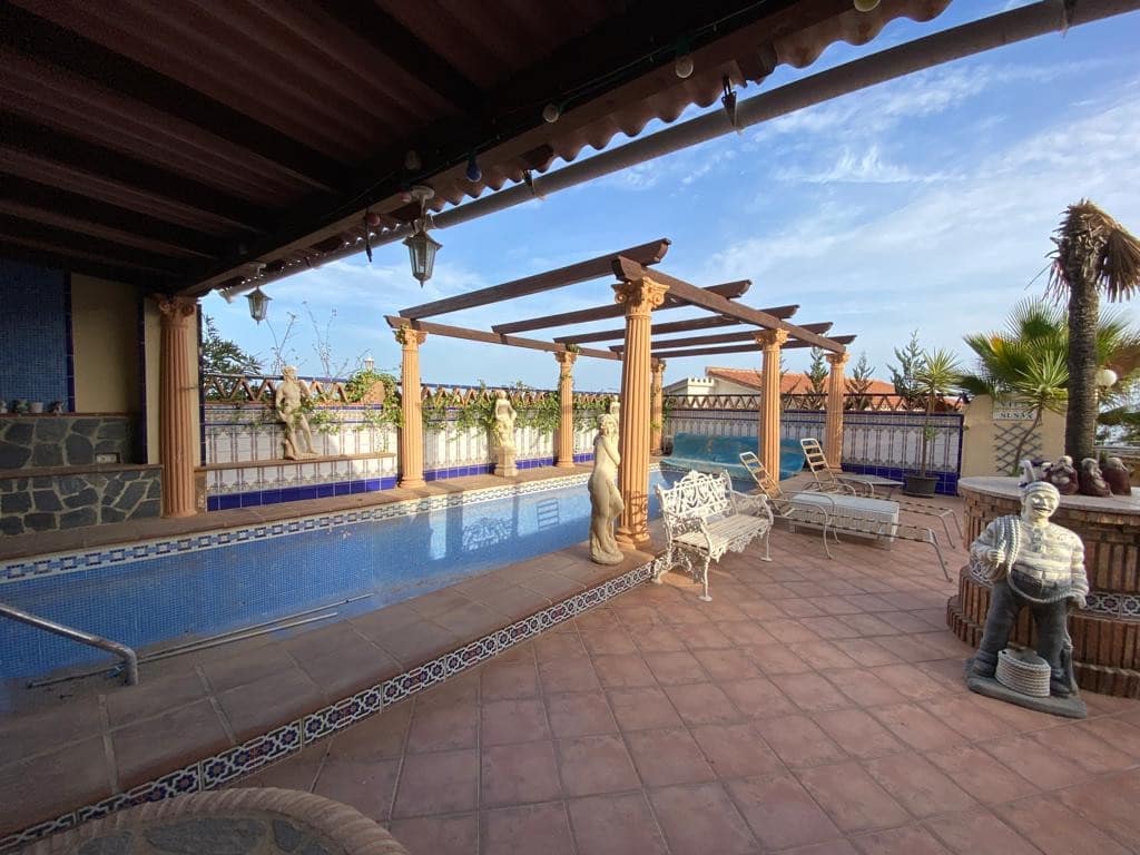 Chalet de 4 habitaciones en Fuengirola en venta con piscina garaje - 599.999 € (Ref: 7130486)