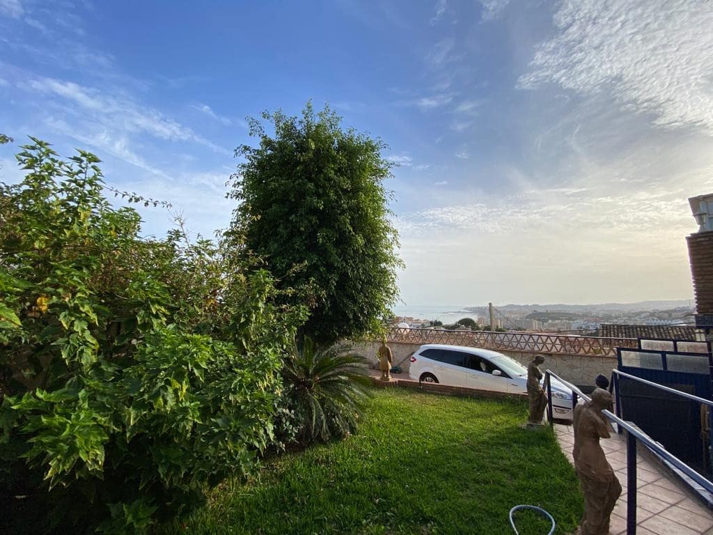 Chalet de 4 habitaciones en Fuengirola en venta con piscina garaje - 599.999 € (Ref: 7130486)