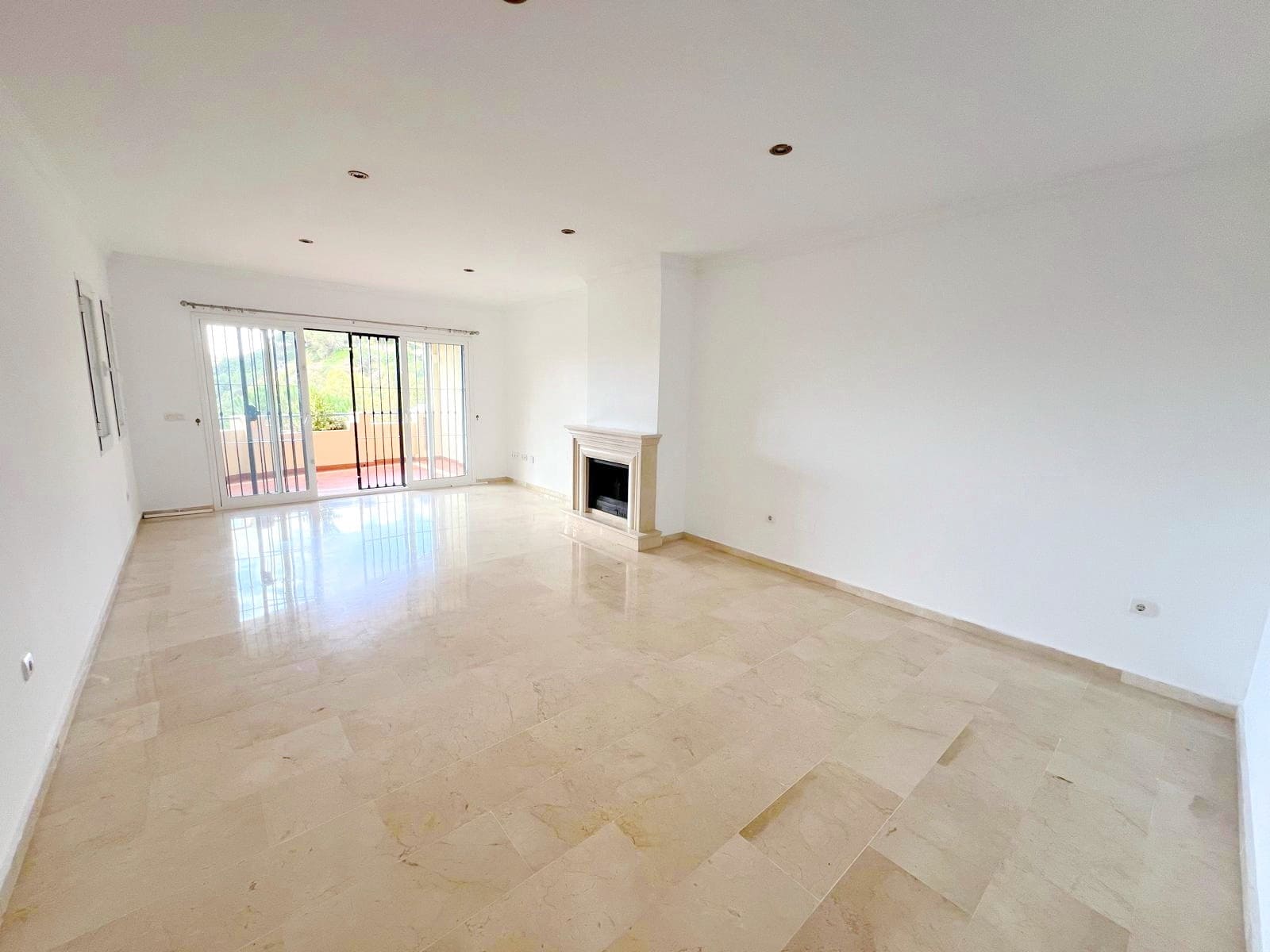 2 sypialnia Apartament na sprzedaż w Marbella z basenem garażem - 495 000 € (Ref: 7384956)