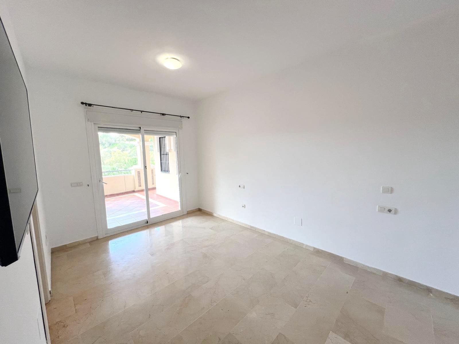 2 sypialnia Apartament na sprzedaż w Marbella z basenem garażem - 495 000 € (Ref: 7384956)