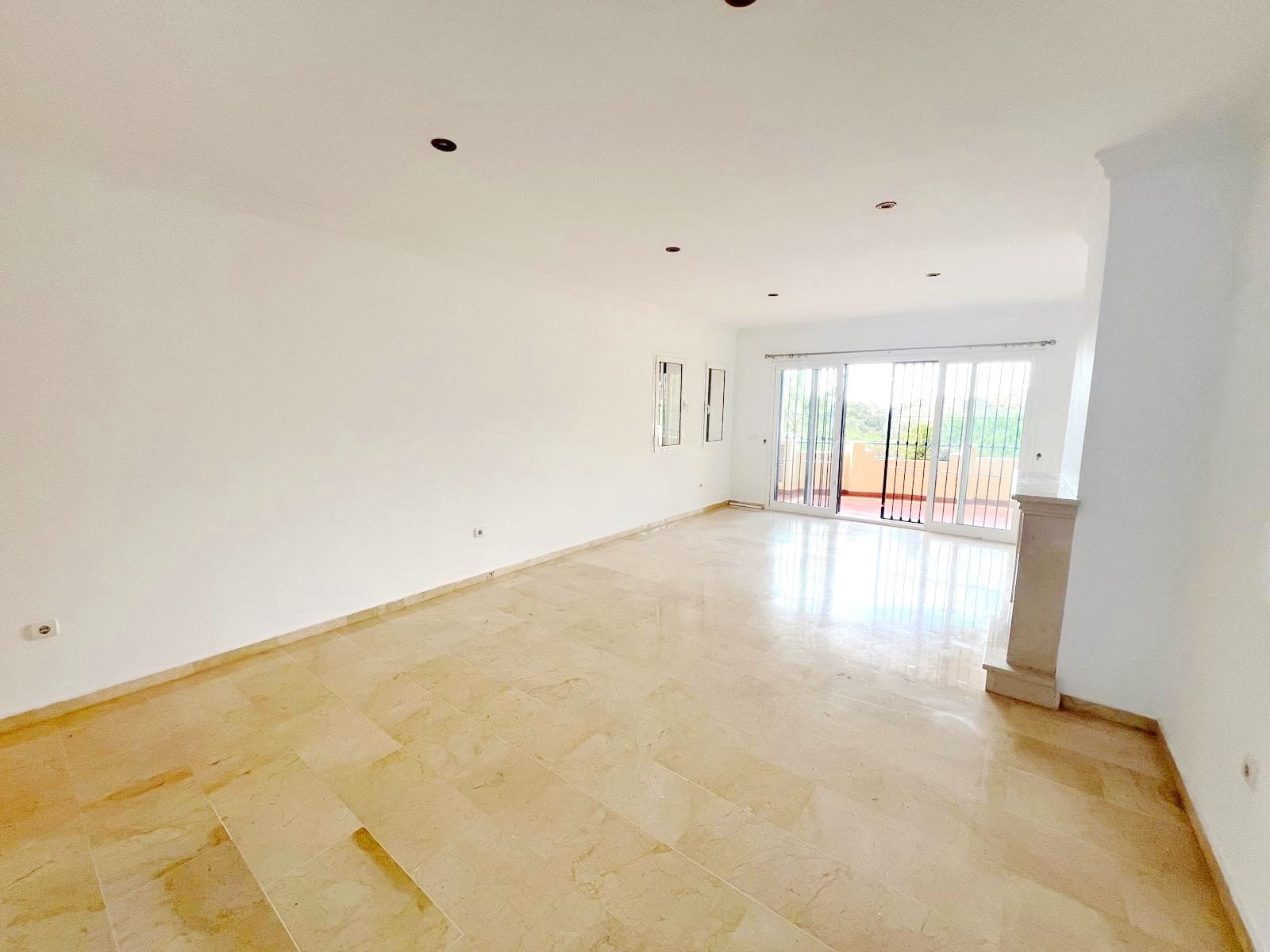 2 sypialnia Apartament na sprzedaż w Marbella z basenem garażem - 495 000 € (Ref: 7384956)