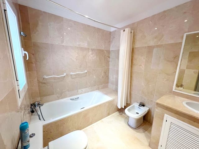 2 sypialnia Apartament na sprzedaż w Marbella z basenem garażem - 495 000 € (Ref: 7384956)