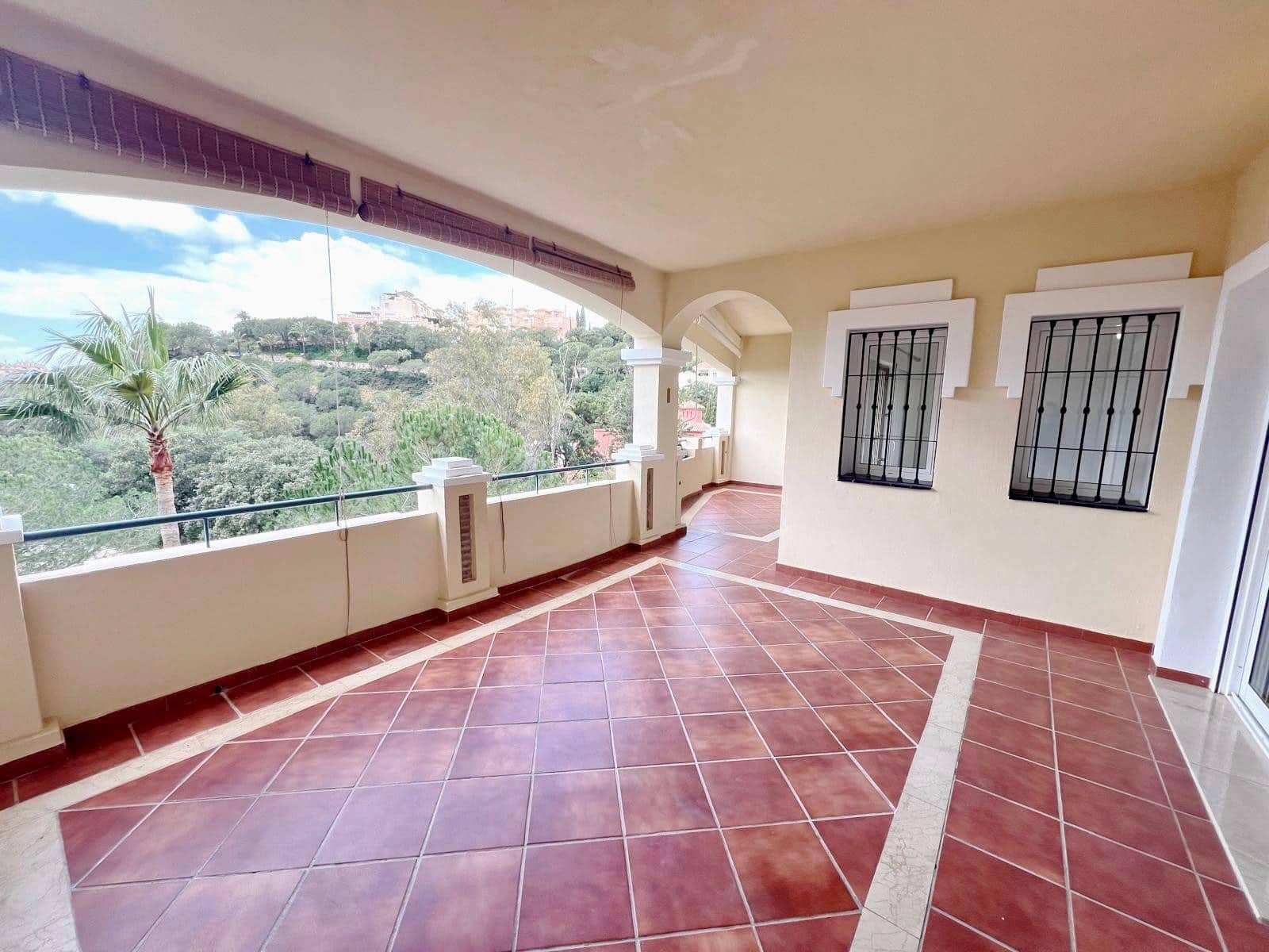 2 sypialnia Apartament na sprzedaż w Marbella z basenem garażem - 495 000 € (Ref: 7384956)