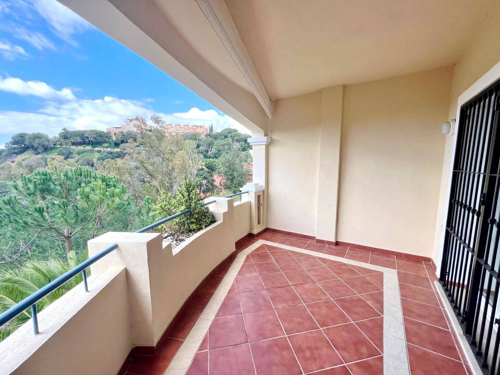 2 sypialnia Apartament na sprzedaż w Marbella z basenem garażem - 495 000 € (Ref: 7384956)