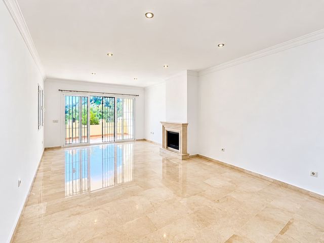2 sovrum Lägenhet till salu i Marbella med pool garage - 390 000 € (Ref: 7384956)