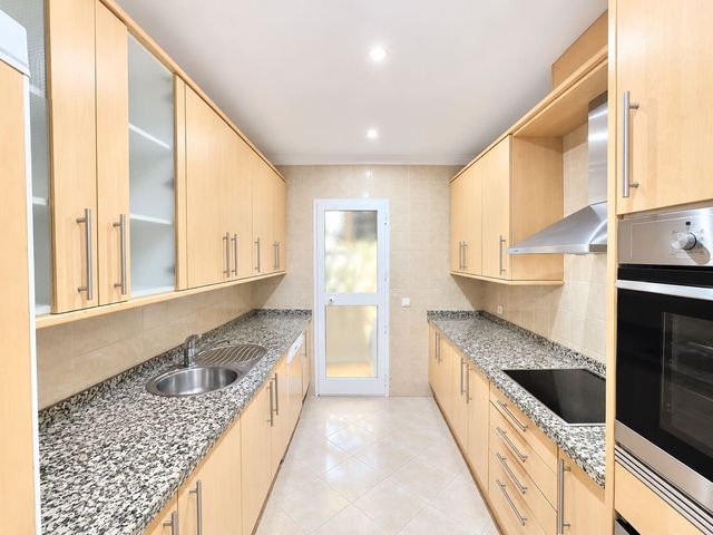 2 sovrum Lägenhet till salu i Marbella med pool garage - 390 000 € (Ref: 7384956)