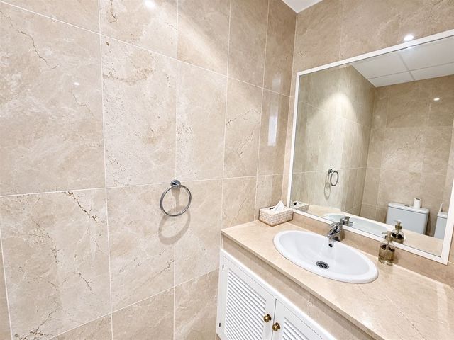 2 sovrum Lägenhet till salu i Marbella med pool garage - 390 000 € (Ref: 7384956)