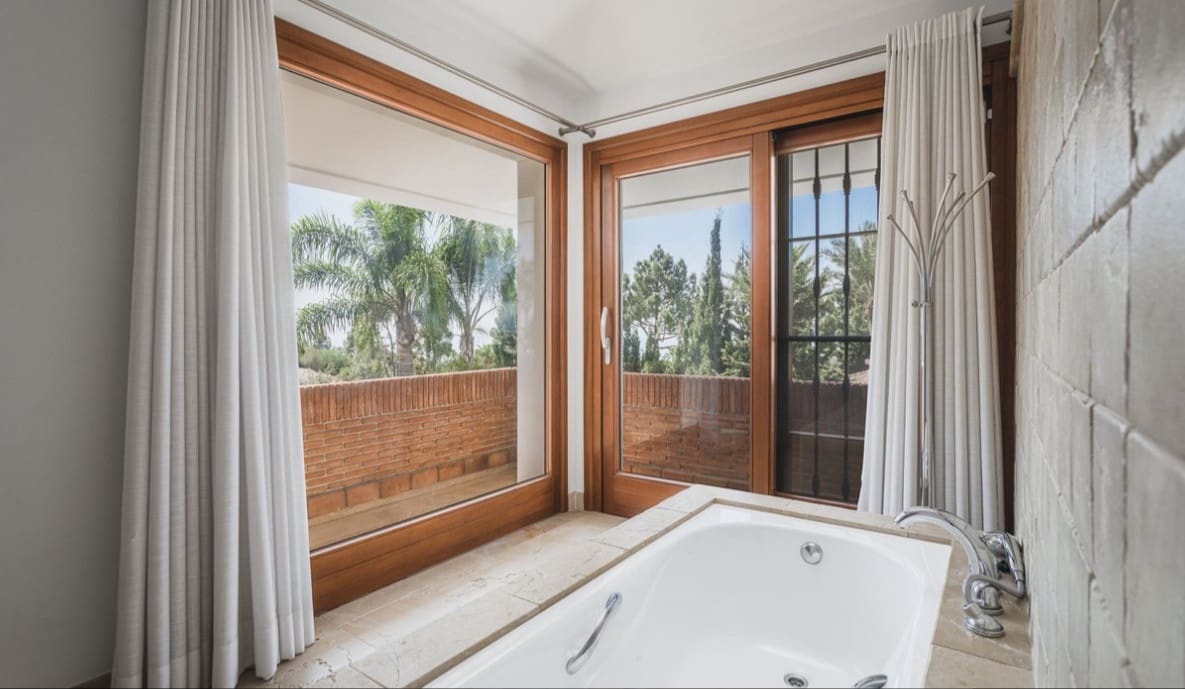 7 quarto Moradia para venda em Marbella com piscina garagem - 2 750 000 € (Ref: 7415835)