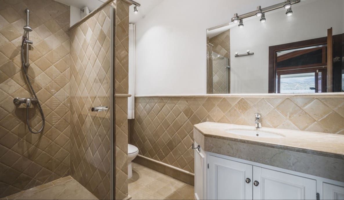 7 quarto Moradia para venda em Marbella com piscina garagem - 2 750 000 € (Ref: 7415835)