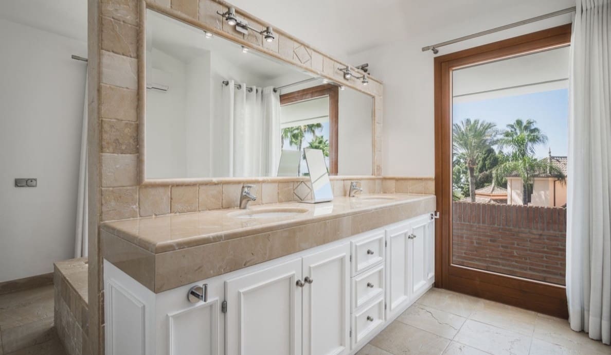 7 quarto Moradia para venda em Marbella com piscina garagem - 2 750 000 € (Ref: 7415835)