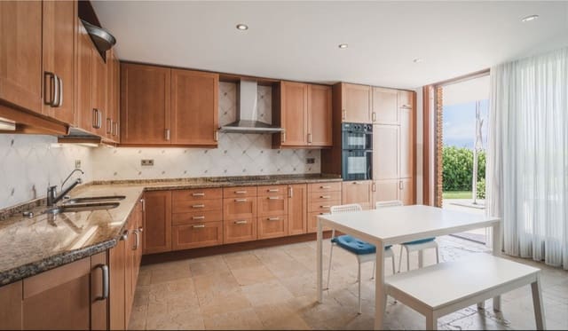 7 quarto Moradia para venda em Marbella com piscina garagem - 2 750 000 € (Ref: 7415835)