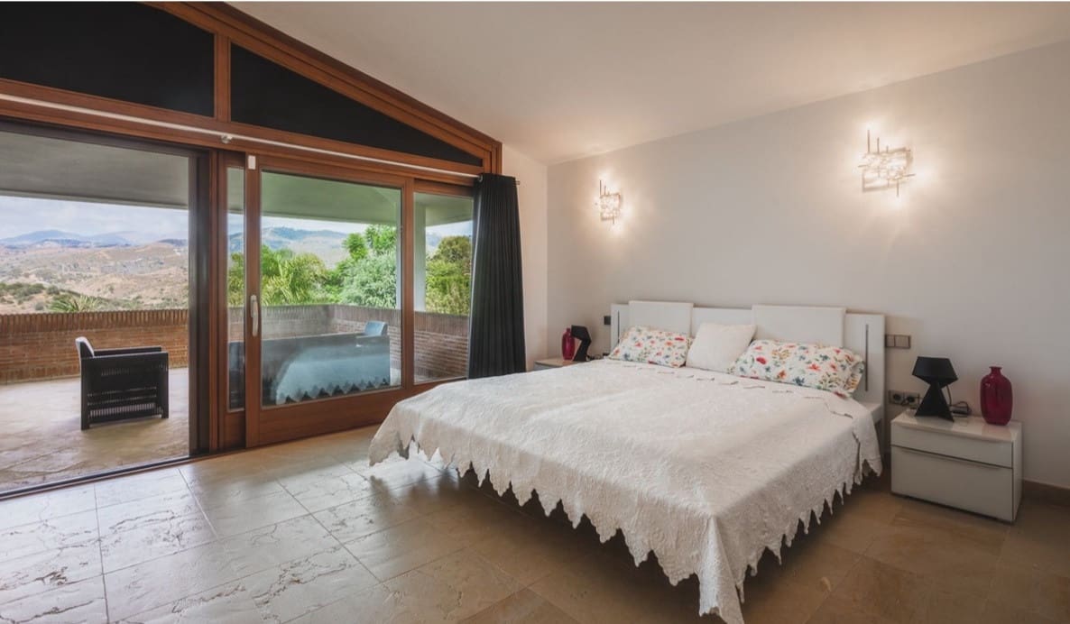 7 quarto Moradia para venda em Marbella com piscina garagem - 2 750 000 € (Ref: 7415835)