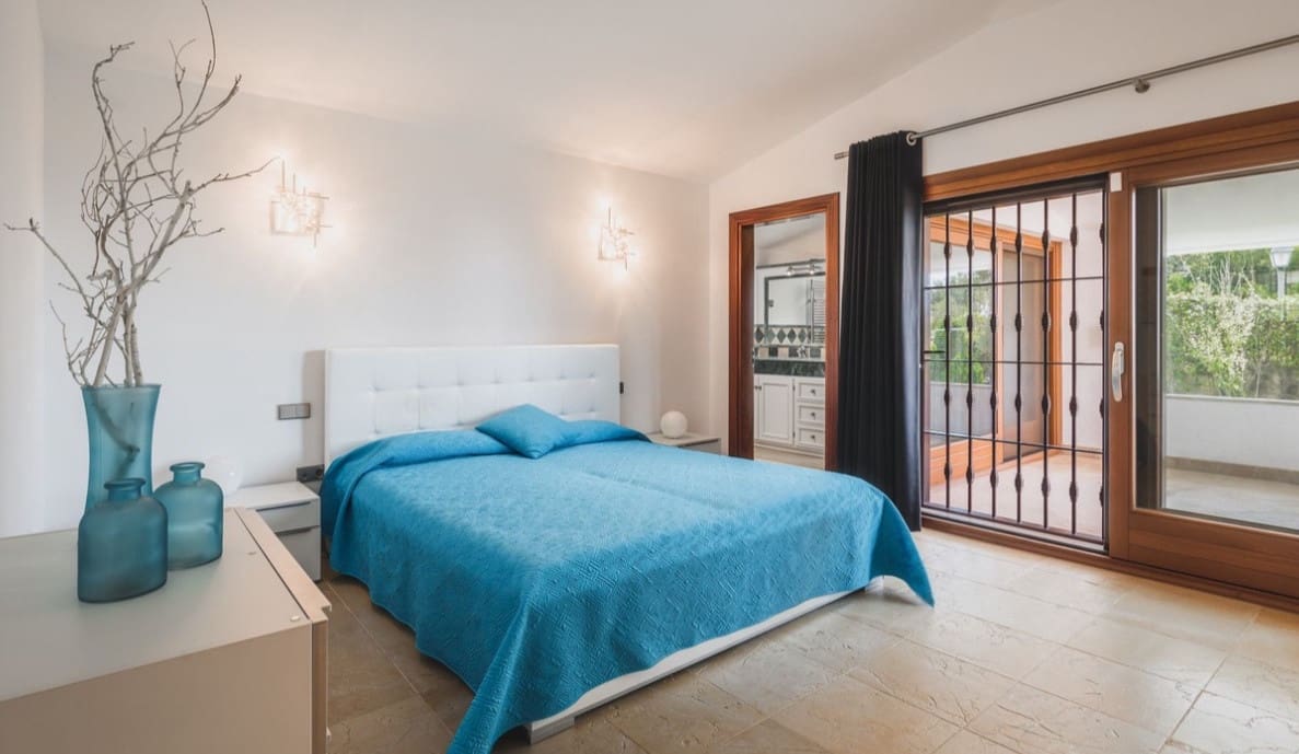 7 sovrum Villa till salu i Marbella med pool garage - 2 750 000 € (Ref: 7415835)