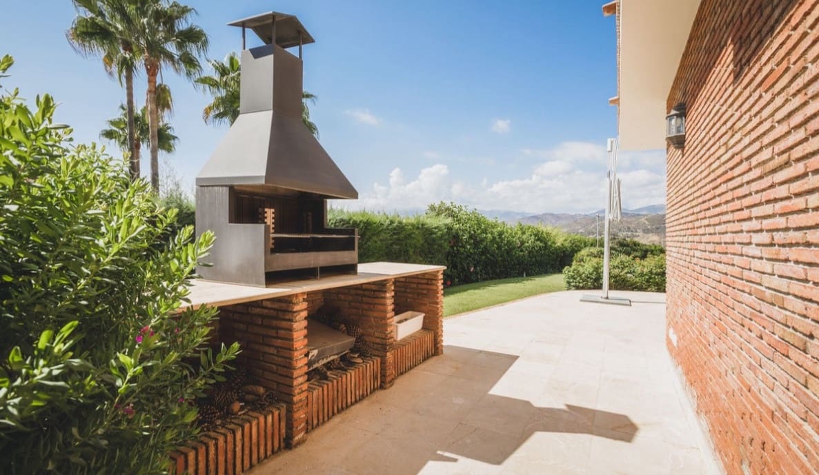 7 sovrum Villa till salu i Marbella med pool garage - 2 750 000 € (Ref: 7415835)