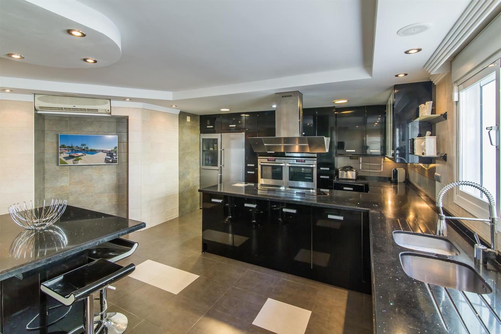 8 quarto Moradia para venda em Marbella com piscina garagem - 4 200 000 € (Ref: 7452623)