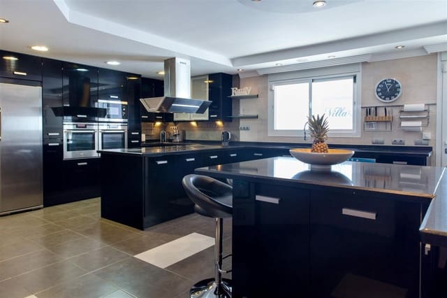 8 soveværelse Villa til salg i Marbella med swimmingpool garage - € 4.200.000 (Ref: 7452623)