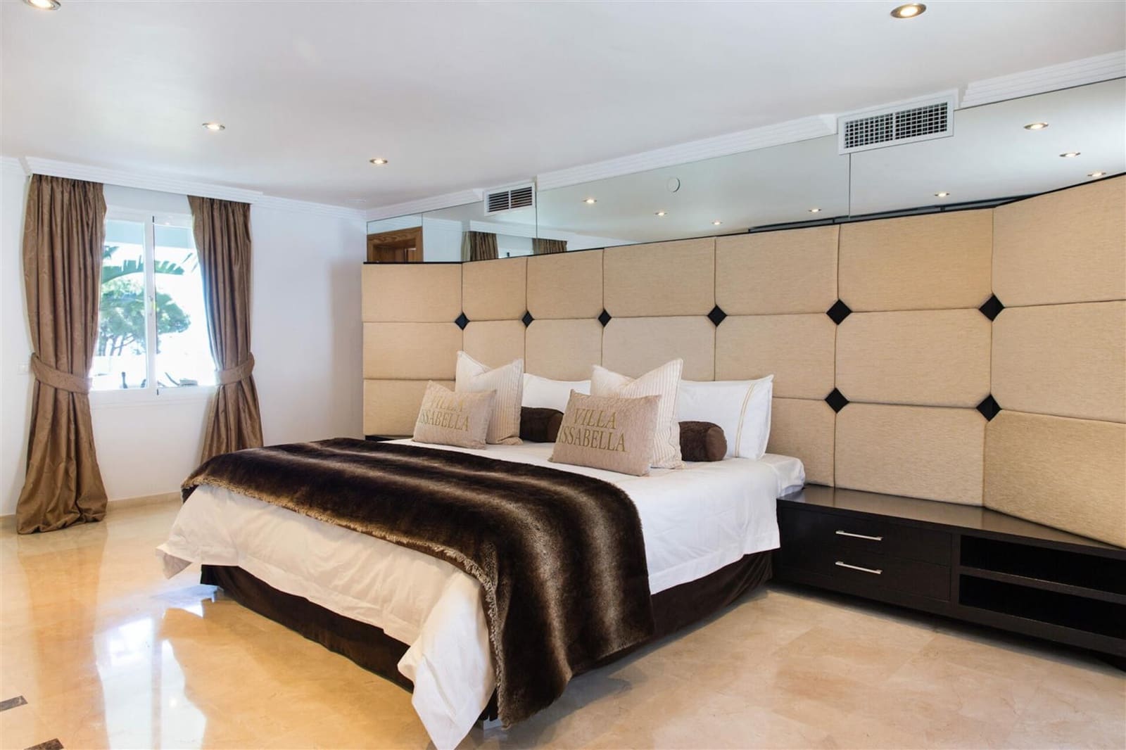 8 quarto Moradia para venda em Marbella com piscina garagem - 4 200 000 € (Ref: 7452623)