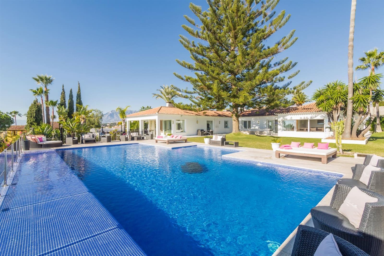 8 quarto Moradia para venda em Marbella com piscina garagem - 4 200 000 € (Ref: 7452623)
