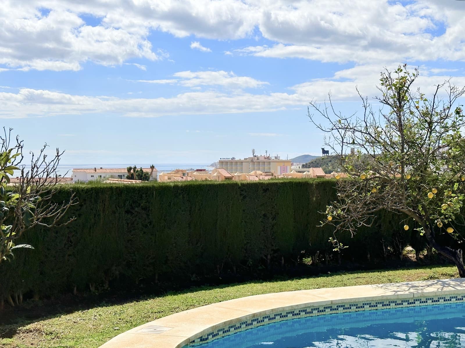 Chalet de 3 habitaciones en Fuengirola en venta con piscina garaje - 840.000 € (Ref: 7464235)