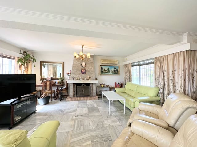 Chalet de 3 habitaciones en Torreblanca, Fuengirola en venta con piscina garaje - 840.000 € (Ref: 7464235)