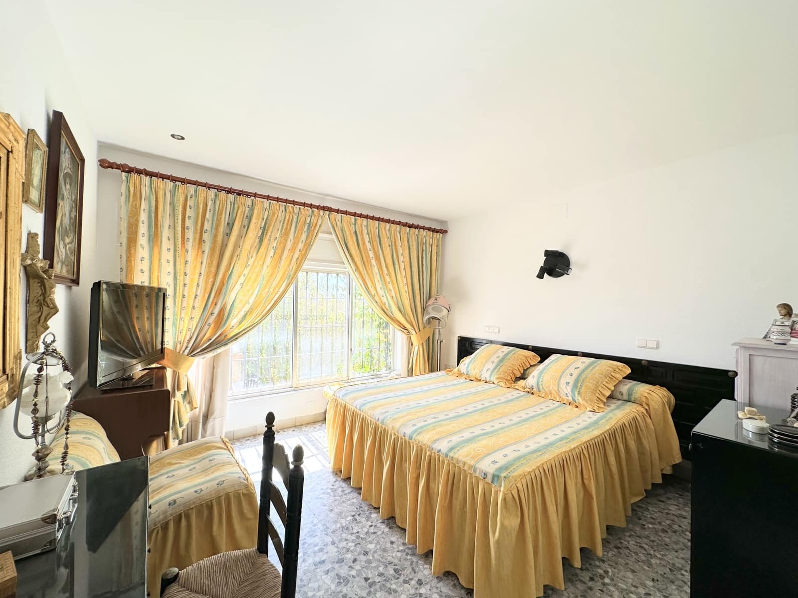 3 sypialnia Willa na sprzedaż w Fuengirola z basenem garażem - 840 000 € (Ref: 7464235)