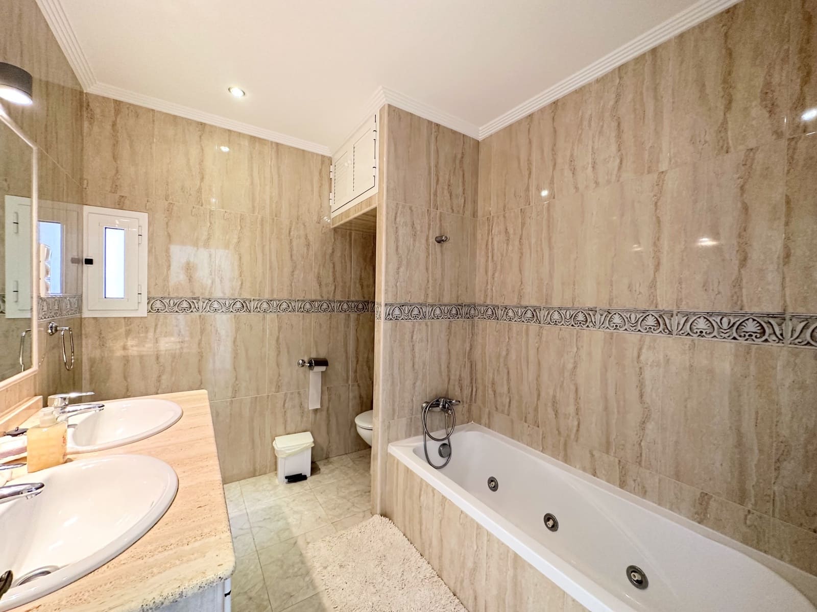 3 sypialnia Willa na sprzedaż w Fuengirola z basenem garażem - 840 000 € (Ref: 7464235)
