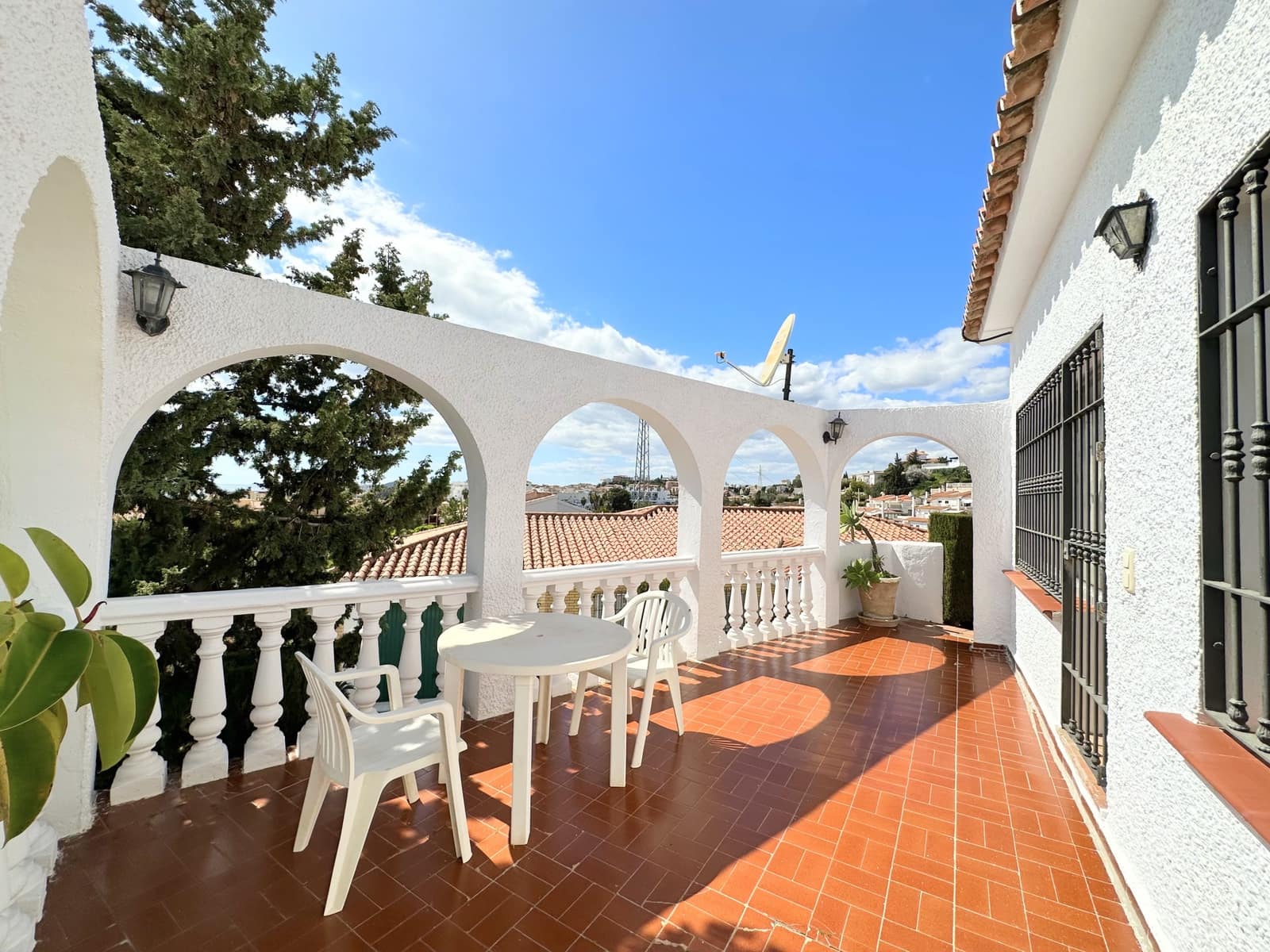 3 sypialnia Willa na sprzedaż w Fuengirola z basenem garażem - 840 000 € (Ref: 7464235)