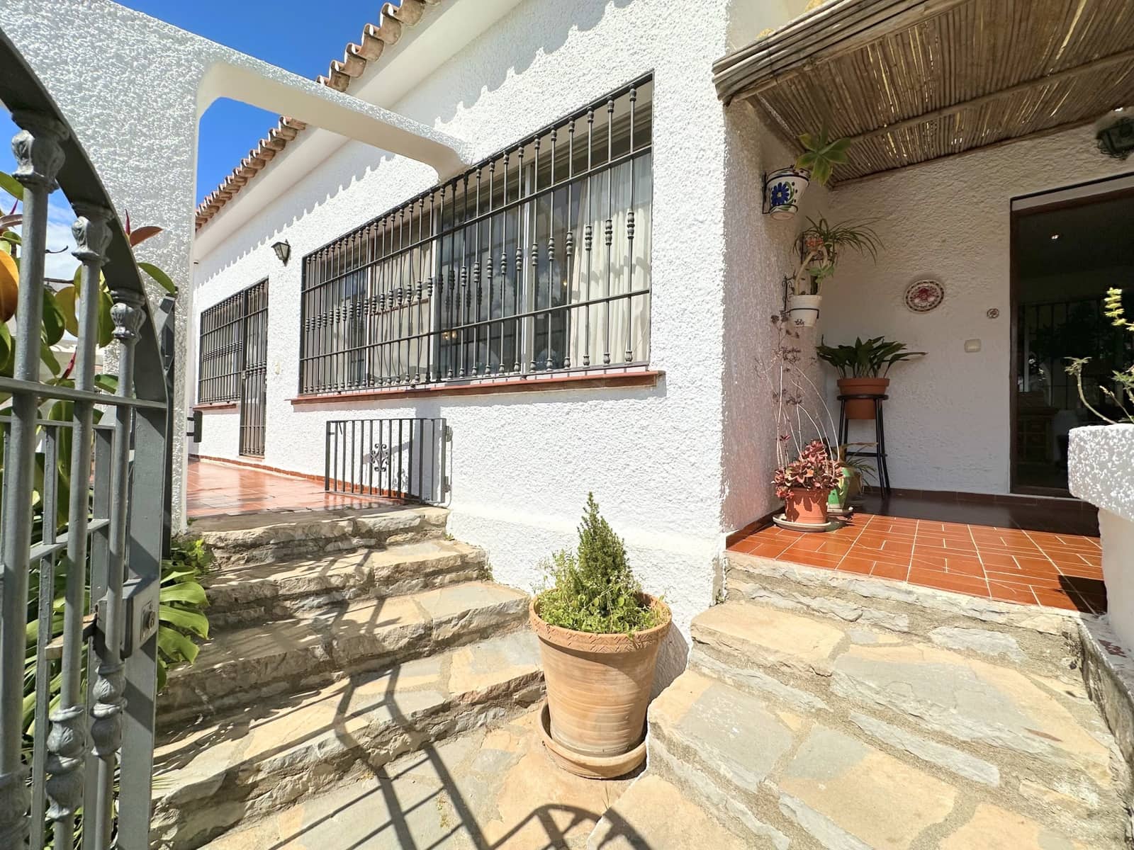 3 sypialnia Willa na sprzedaż w Fuengirola z basenem garażem - 840 000 € (Ref: 7464235)