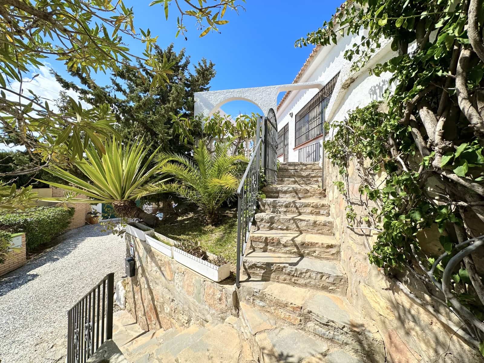 3 sypialnia Willa na sprzedaż w Fuengirola z basenem garażem - 840 000 € (Ref: 7464235)