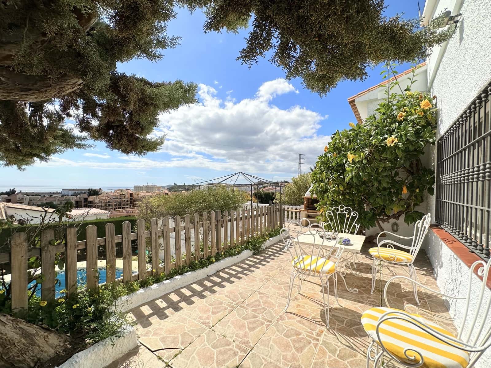 3 sypialnia Willa na sprzedaż w Fuengirola z basenem garażem - 840 000 € (Ref: 7464235)