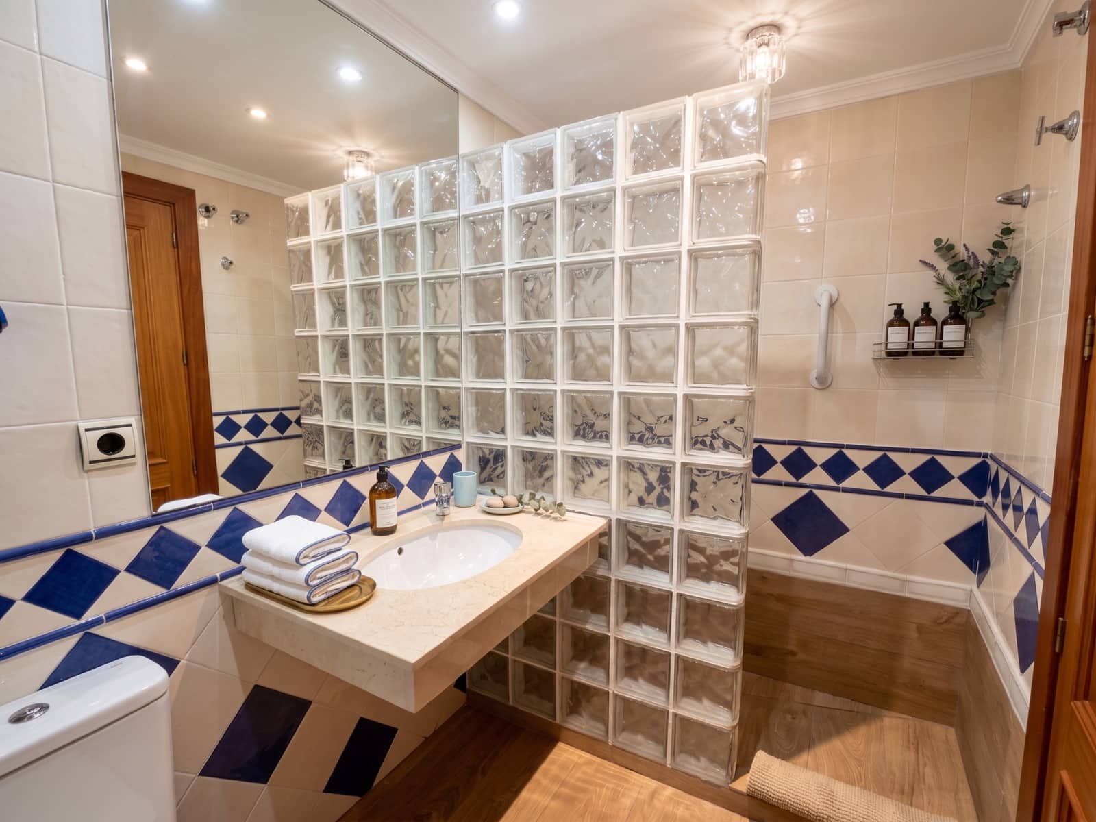 3 bedroom Townhouse for sale in Marbella with pool garage - € 790,000 (Ref: 7468629)