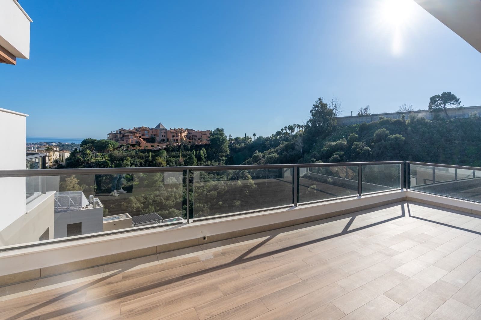 3 sypialnia Penthouse na sprzedaż w Marbella z basenem garażem - 950 000 € (Ref: 7563161)