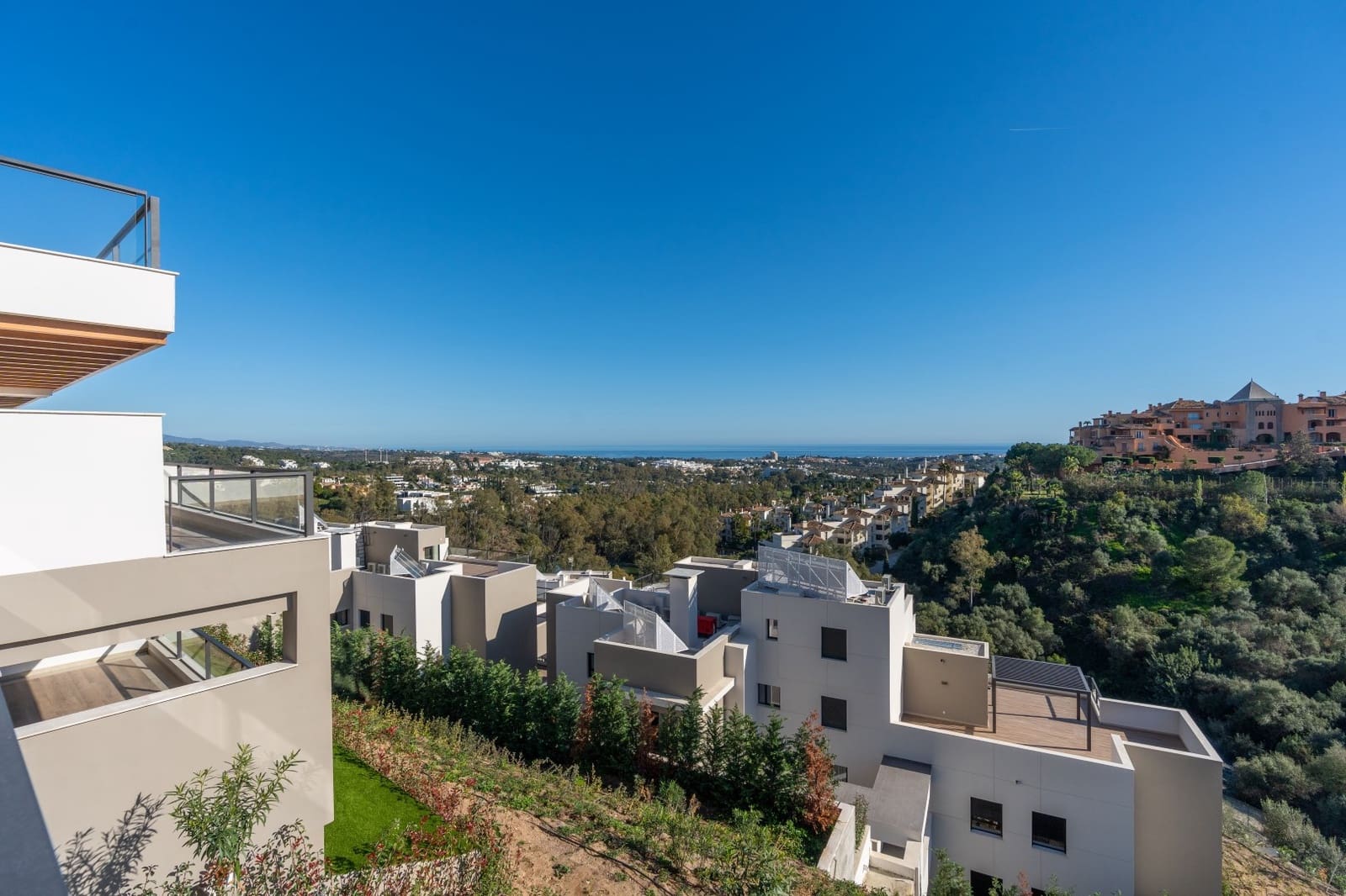 3 sypialnia Penthouse na sprzedaż w Marbella z basenem garażem - 950 000 € (Ref: 7563161)