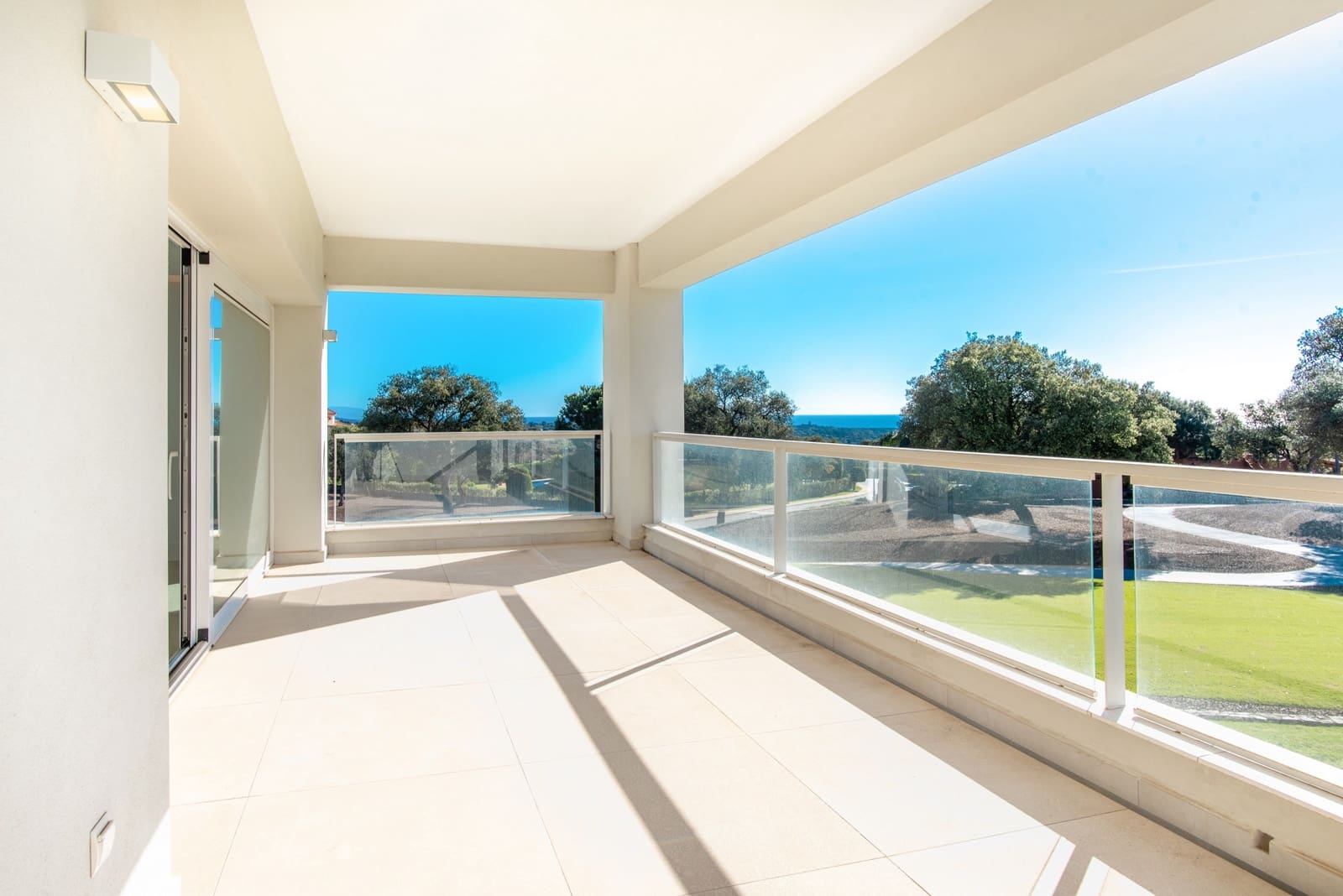 Apartamento de 3 habitaciones en San Roque en venta con piscina garaje - 499.000 € (Ref: 7599589)