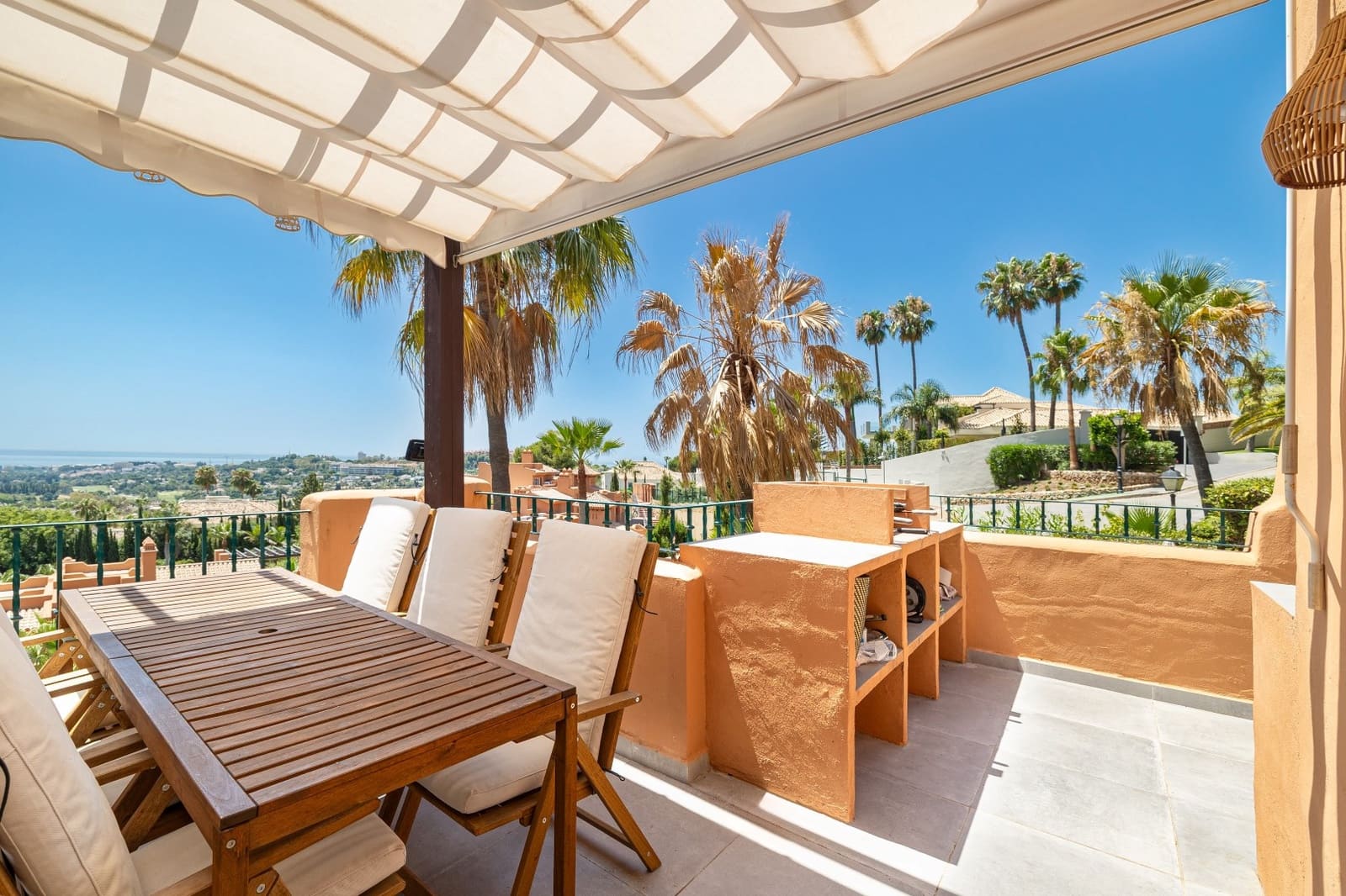 3 soverom Penthouse til salgs i Marbella med svømmebasseng garasje - € 1 125 000 (Ref: 7654124)