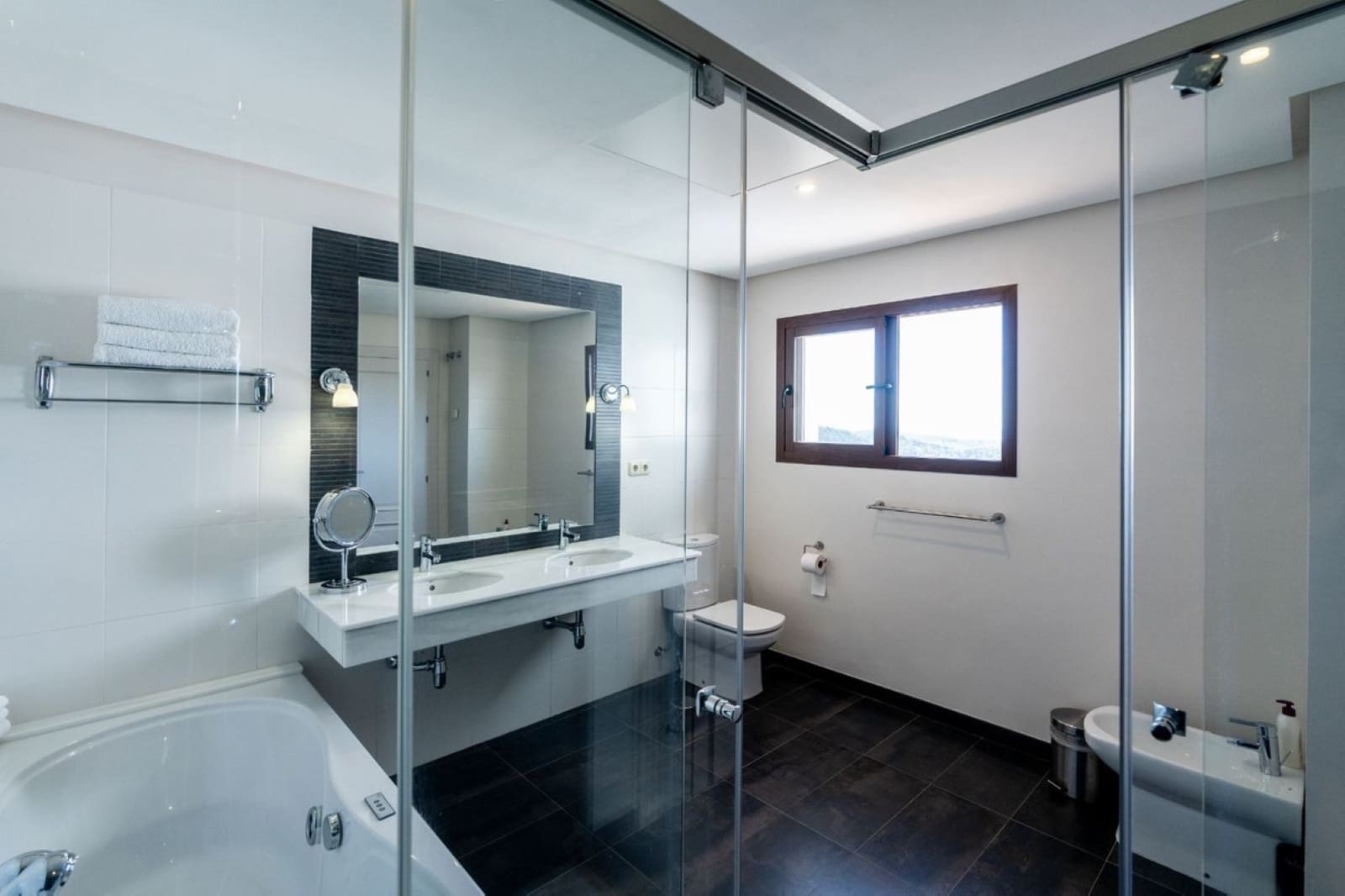 Chalet de 4 habitaciones en Benahavís en venta con piscina garaje - 1.795.000 € (Ref: 7655457)